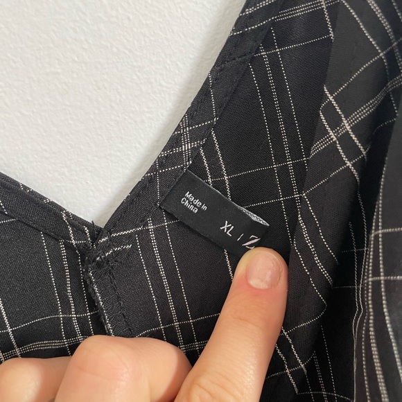 Black & White Romper - Picture 4 of 4